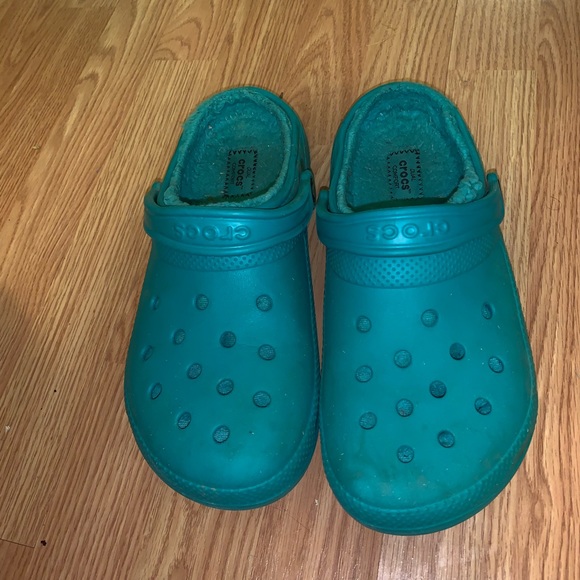 teal fuzzy crocs